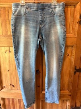 a.n.a Women's Faded Light Blue Straight Leg Jeans with elastic waist